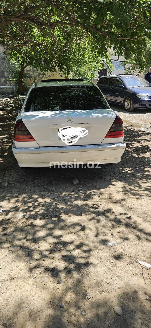Mercedes C 230 - Image 7