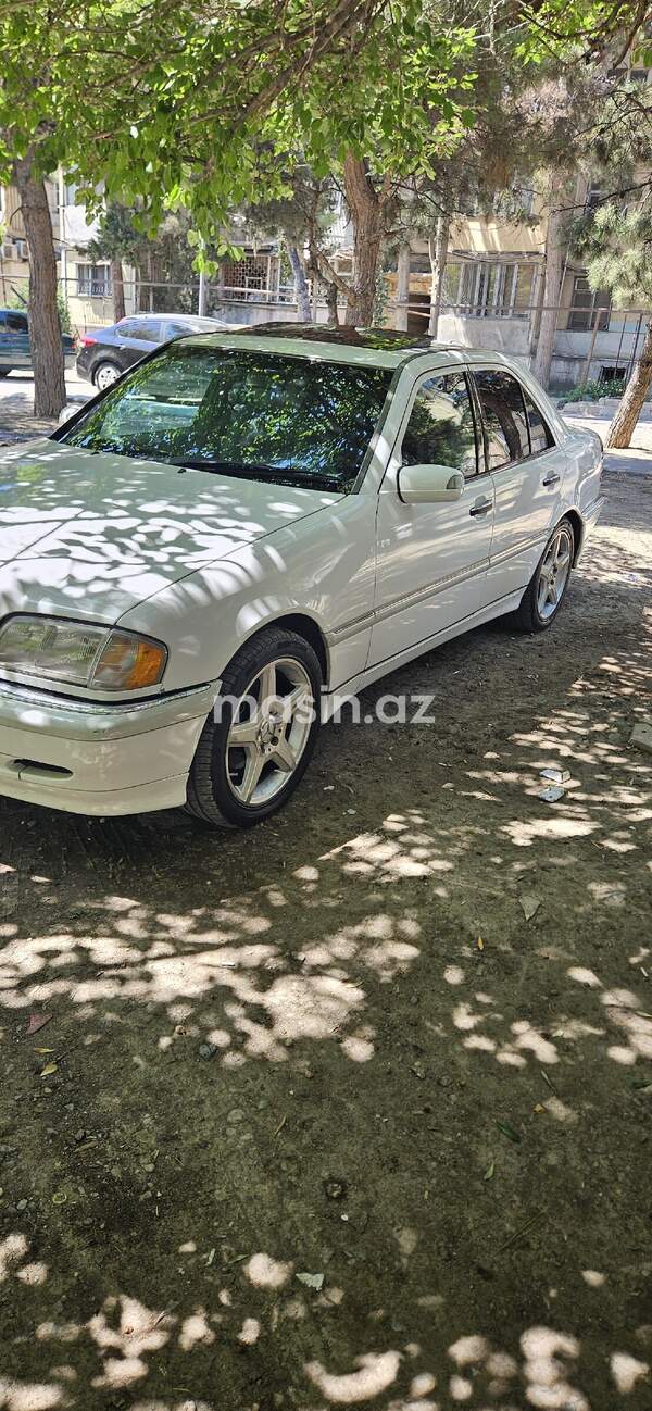 Mercedes C 230 - Image 9
