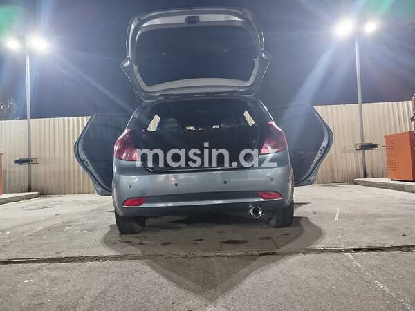 Kia Ceed - Image 10