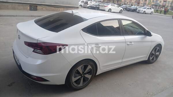 Hyundai Elantra - Image 2