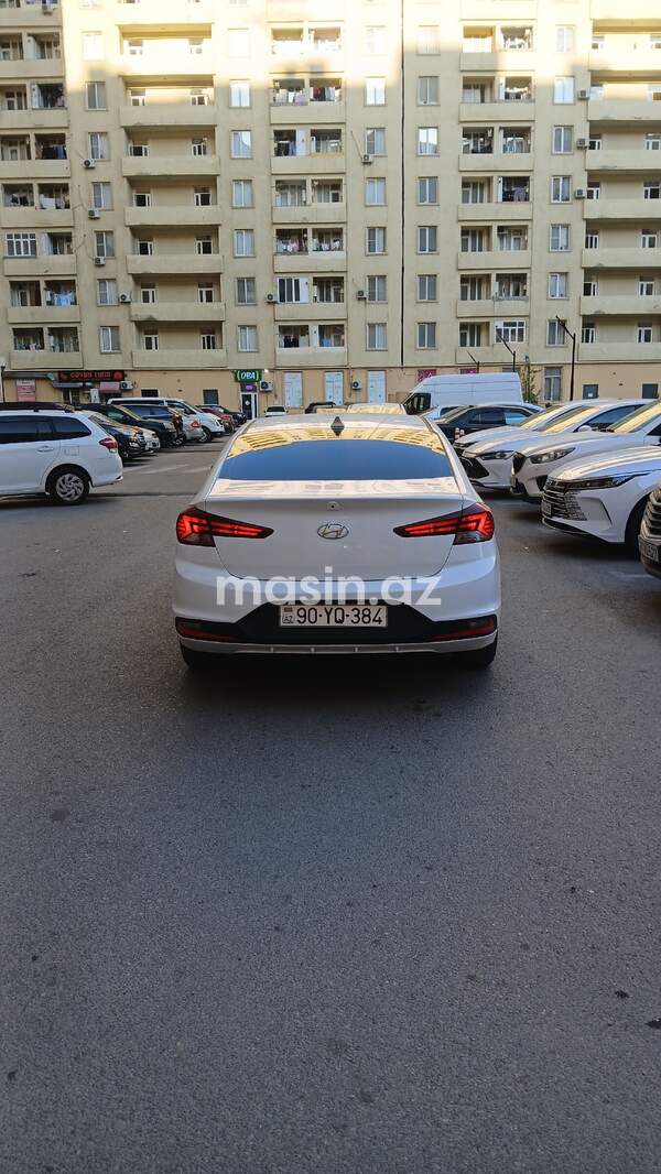 Hyundai Elantra - Image 7