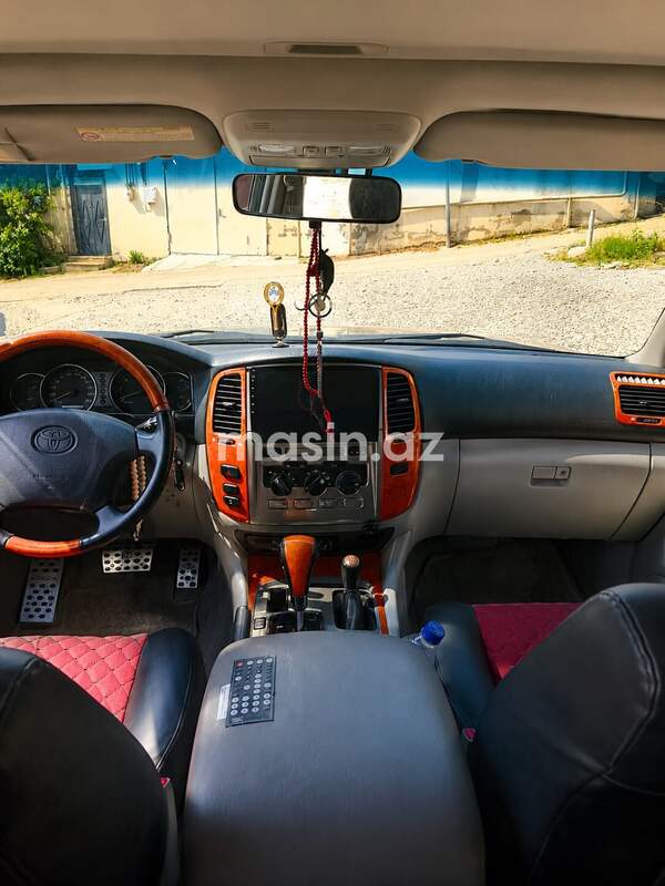 Toyota Land Cruiser - Image 6
