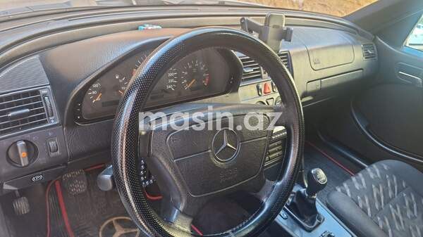 Mercedes C 180 - Image 2