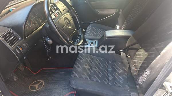 Mercedes C 180 - Image 10