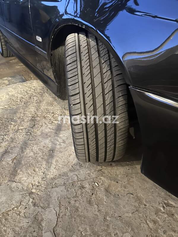 BMW 525