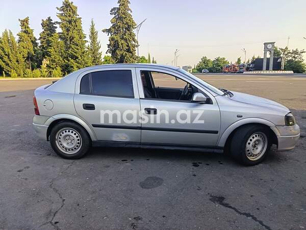 Opel Astra - Image 4