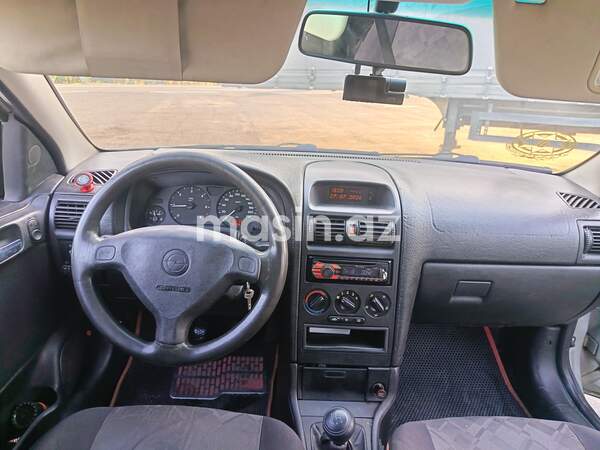 Opel Astra - Image 8