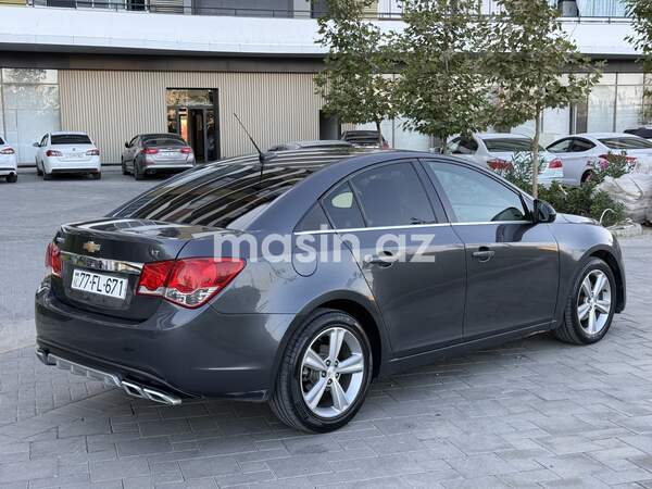 Chevrolet Cruze - Image 2