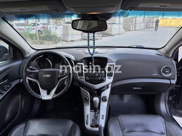 Chevrolet Cruze - Image 4