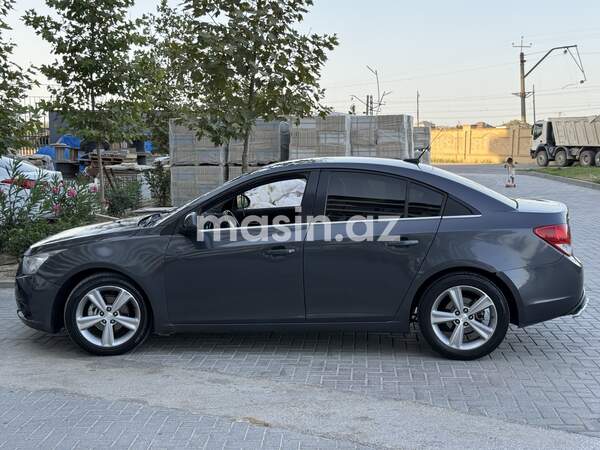 Chevrolet Cruze - Image 5