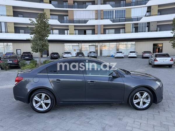 Chevrolet Cruze - Image 7