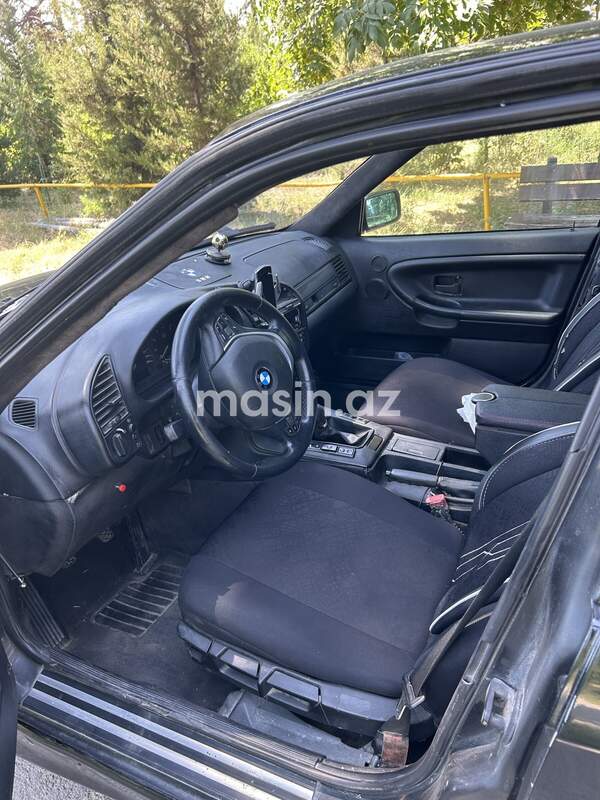 BMW 320e - Image 8
