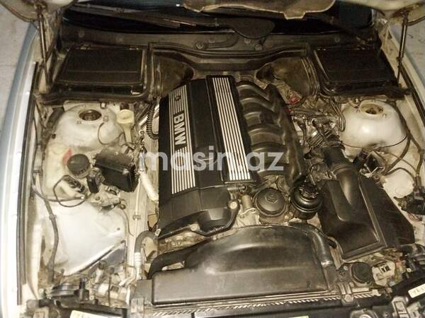 BMW 523 - Image 6