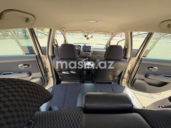 Nissan Tiida - Image 5