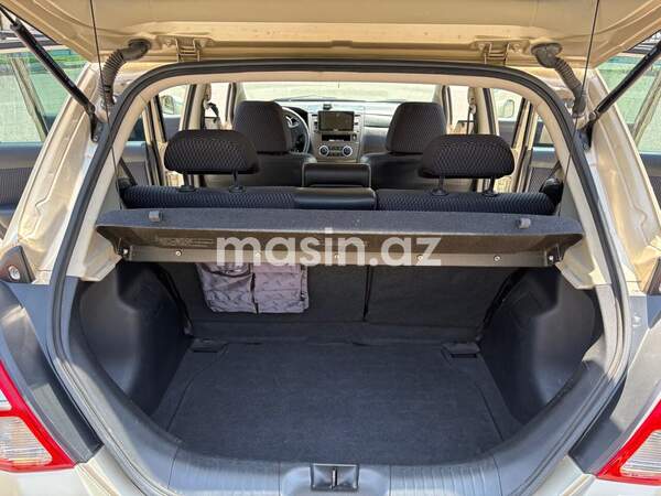 Nissan Tiida - Image 6