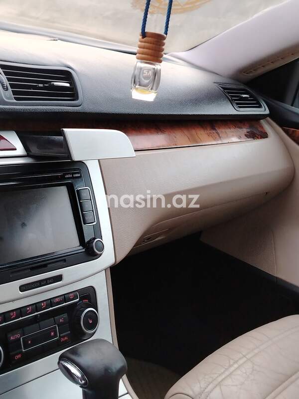 Volkswagen Passat CC - Image 8