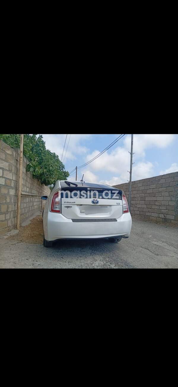 Toyota Prius - Image 3