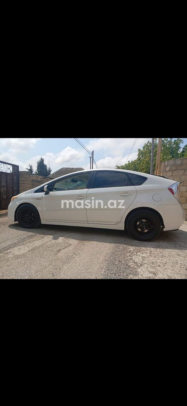 Toyota Prius - Image 4