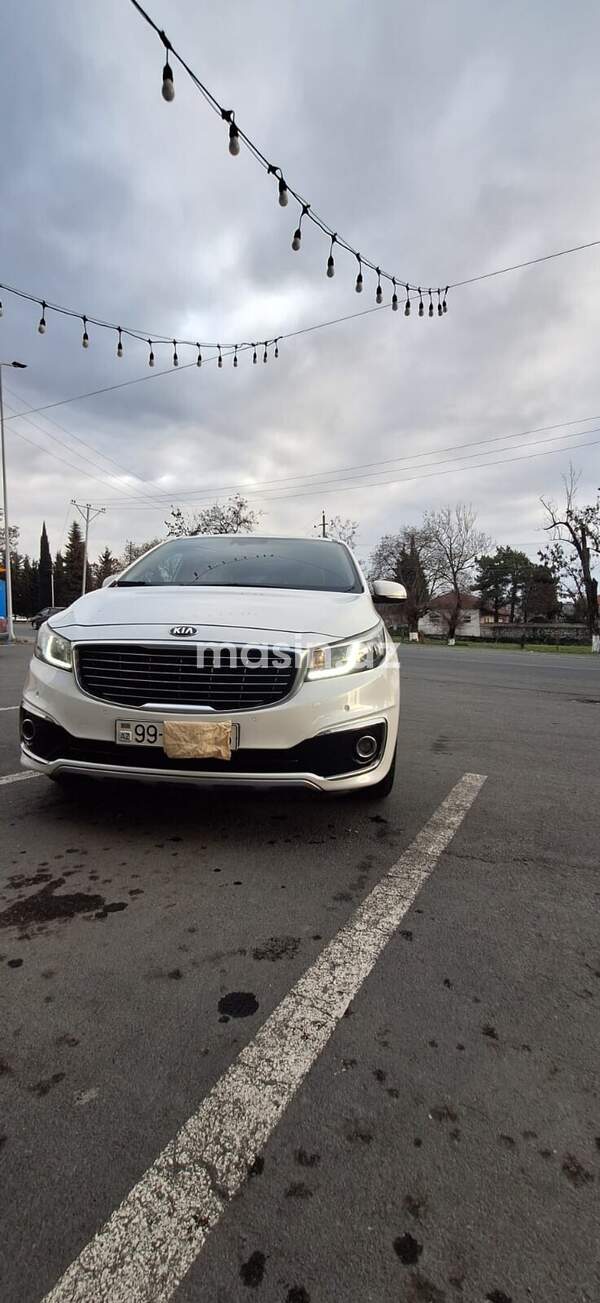 Kia Carnival  - Image 2