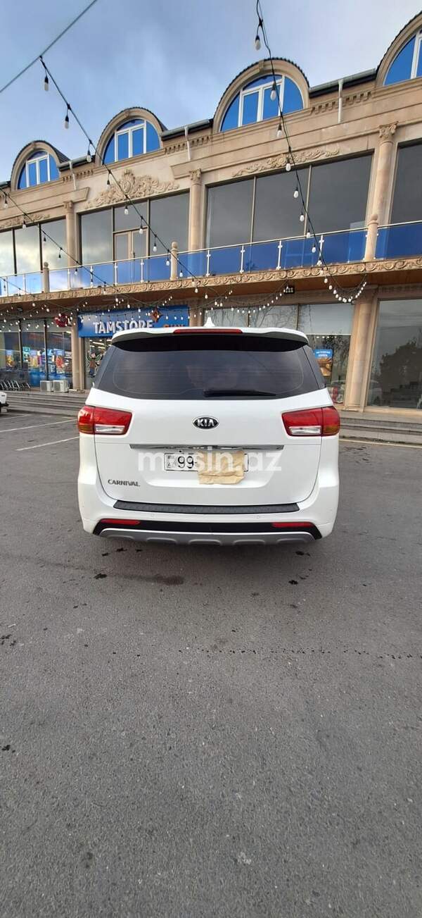 Kia Carnival  - Image 6