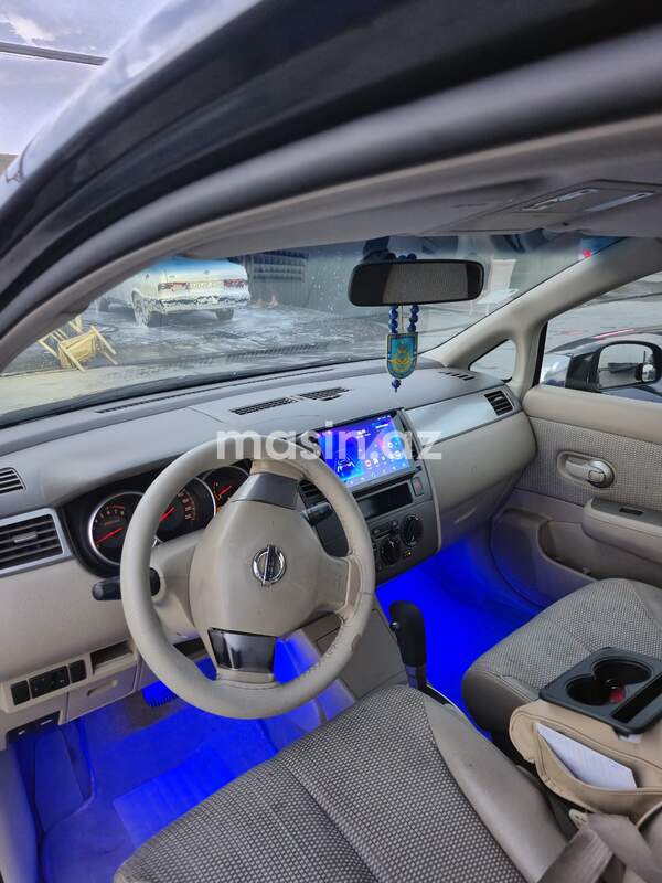 Nissan Tiida - Image 5