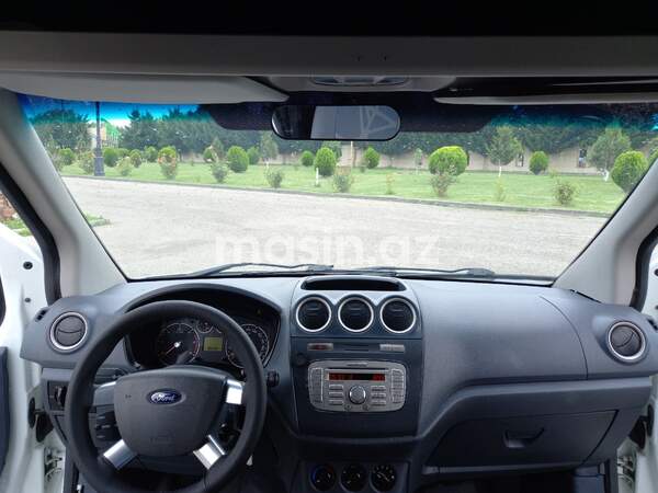 Ford Transit Connect - Image 6