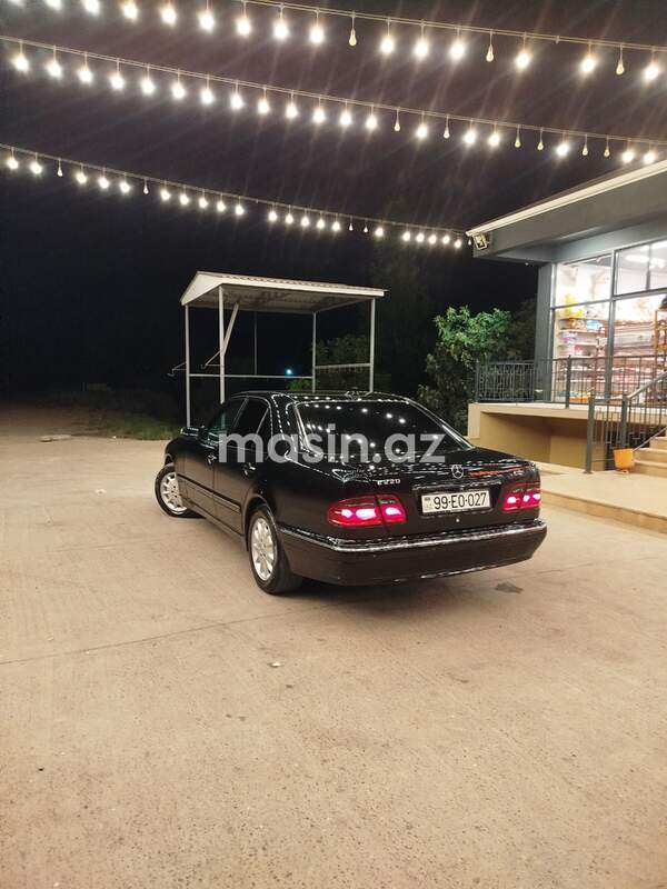 Mercedes E 220