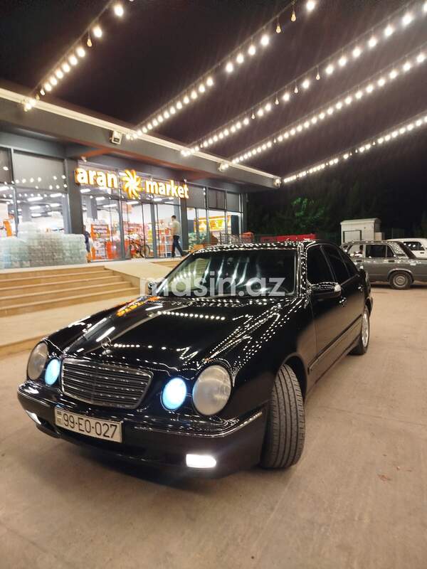 Mercedes E 220 - Image 2