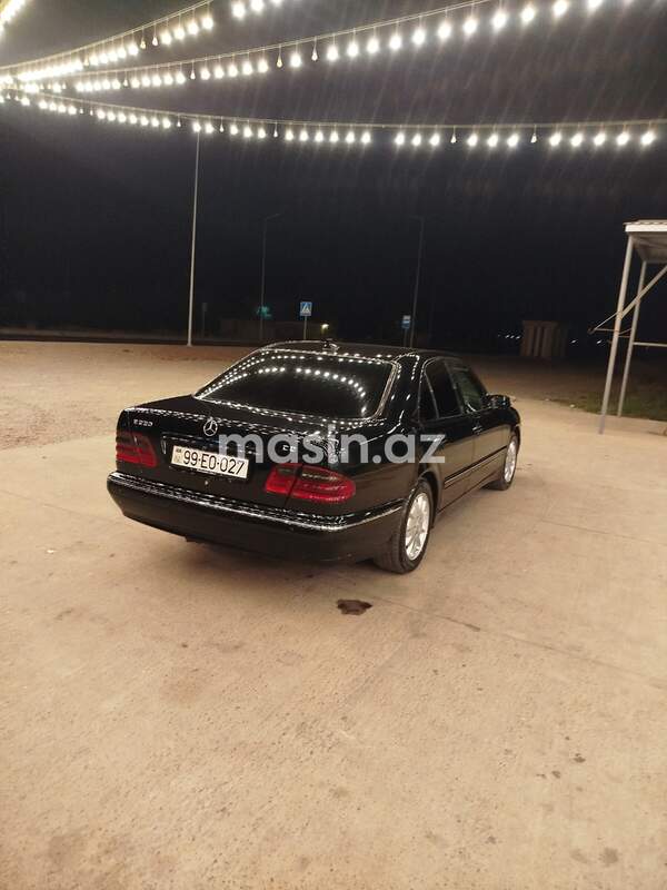 Mercedes E 220 - Image 10