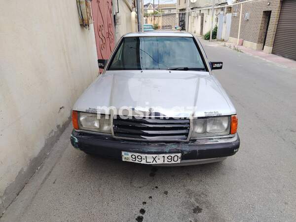 Mercedes 190 - Image 3