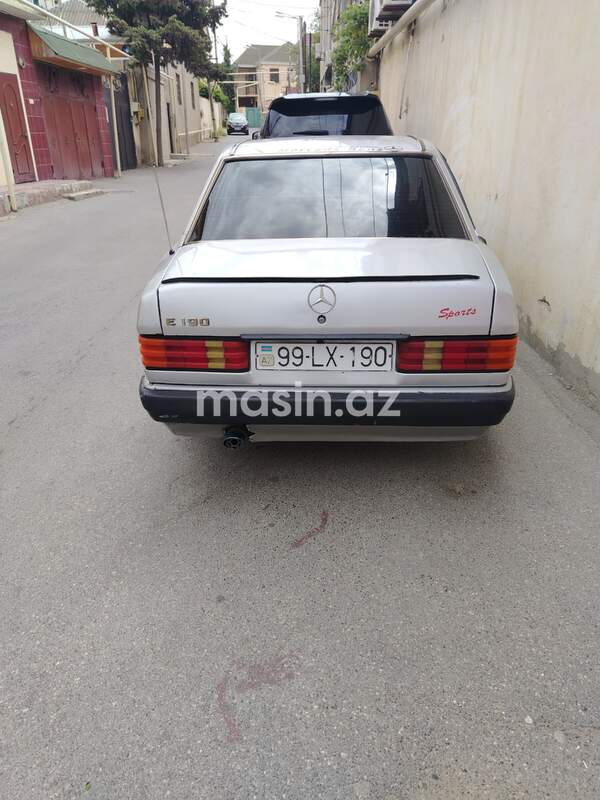 Mercedes 190 - Image 5