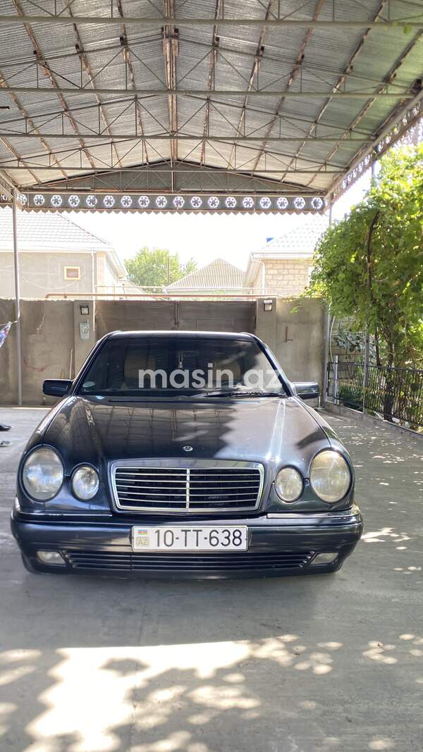 Mercedes E 230 