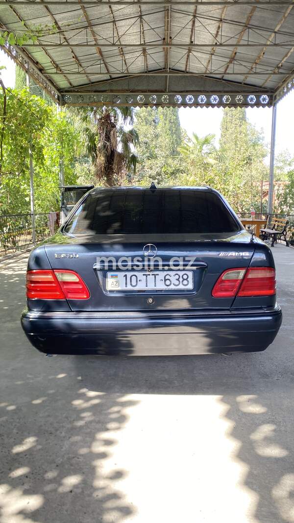 Mercedes E 230  - Image 3
