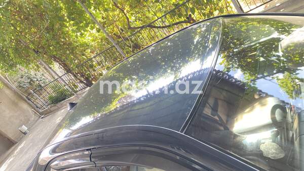 Mercedes E 230  - Image 5