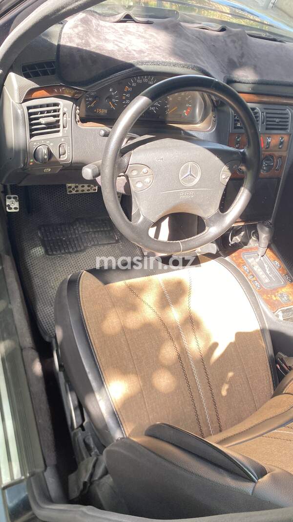 Mercedes E 230  - Image 7