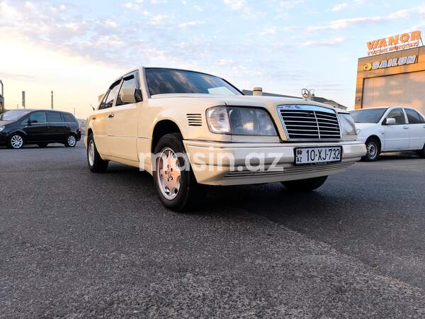 Mercedes E 250 - Image 2