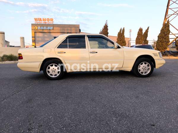Mercedes E 250 - Image 3