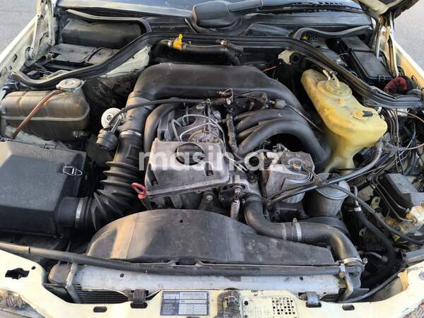 Mercedes E 250 - Image 8
