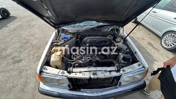 Mercedes 190 - Image 3
