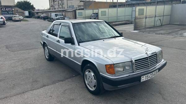 Mercedes 190 - Image 4