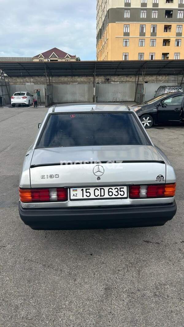 Mercedes 190 - Image 8