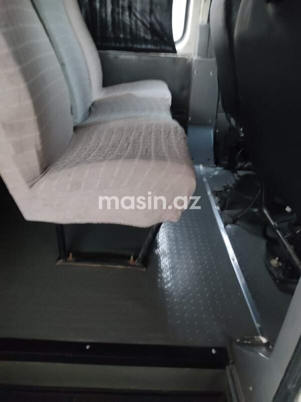 Ford Transit - Image 4