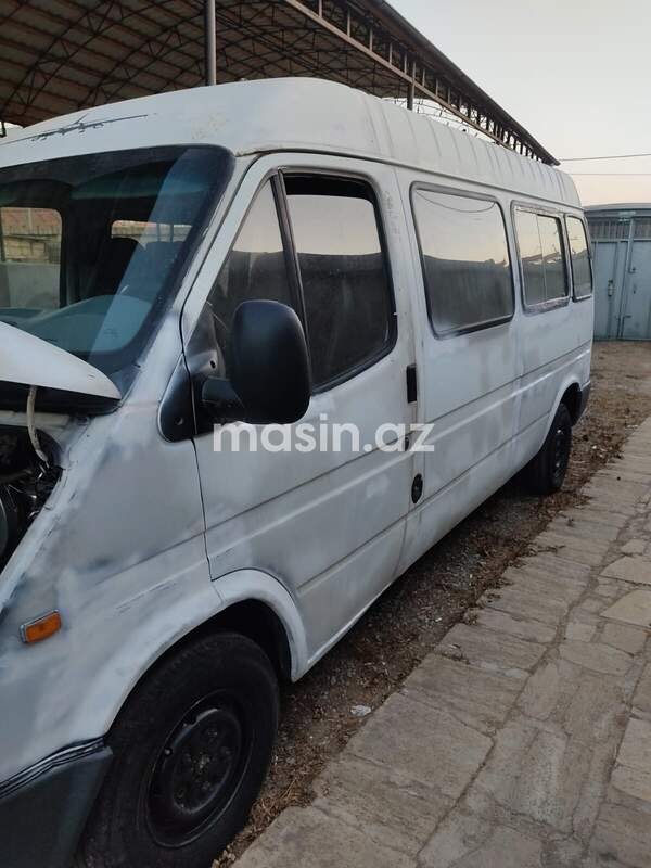 Ford Transit - Image 9