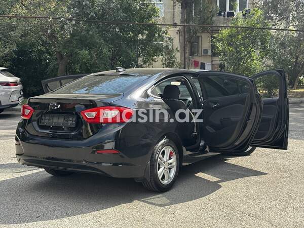 Chevrolet Cruze - Image 4