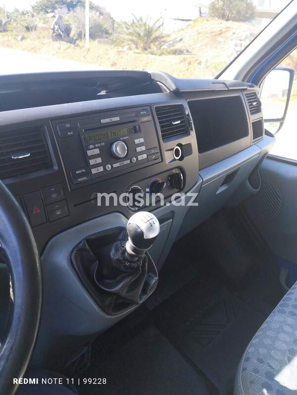 Ford Transit - Image 9