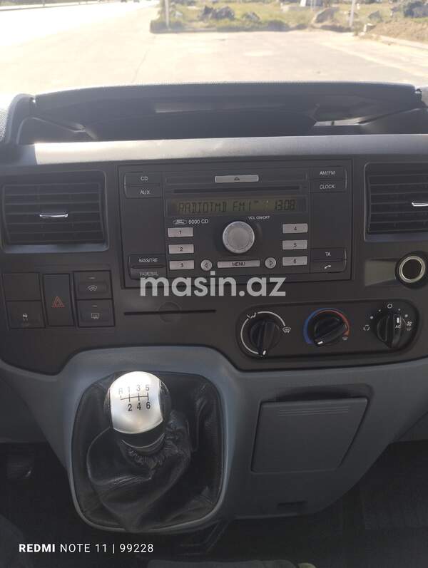Ford Transit - Image 10