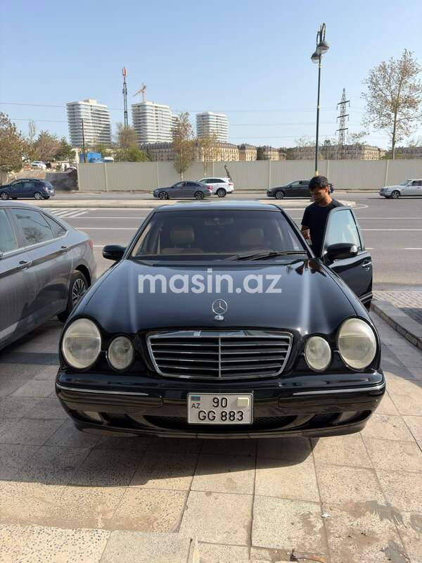 Mercedes E 320 - Image 2