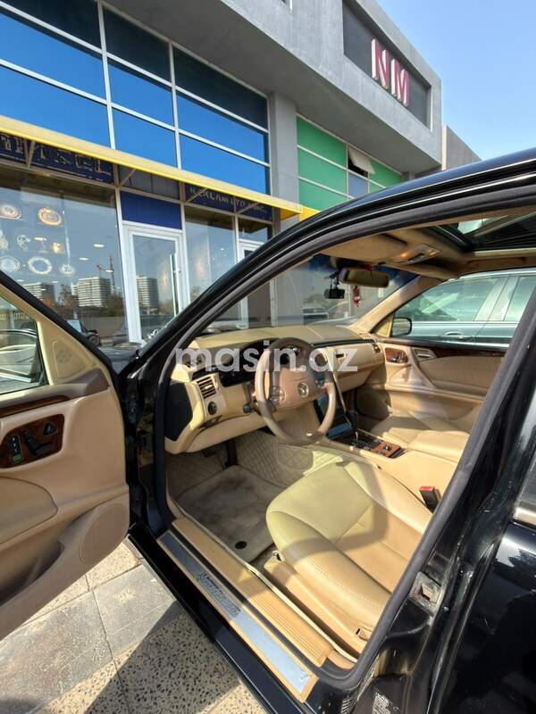 Mercedes E 320 - Image 5