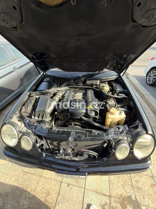Mercedes E 320 - Image 7