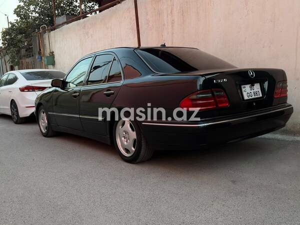 Mercedes E 320 - Image 9